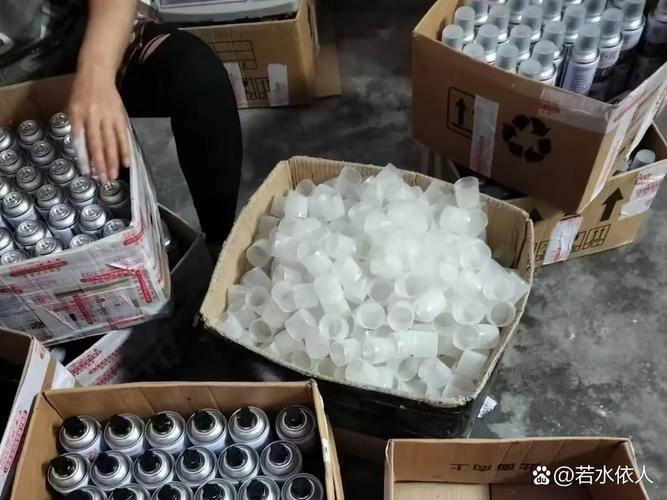 曾经被熟人忽悠,拿过一些产品的代理跑业务,也做过一些生意的加盟